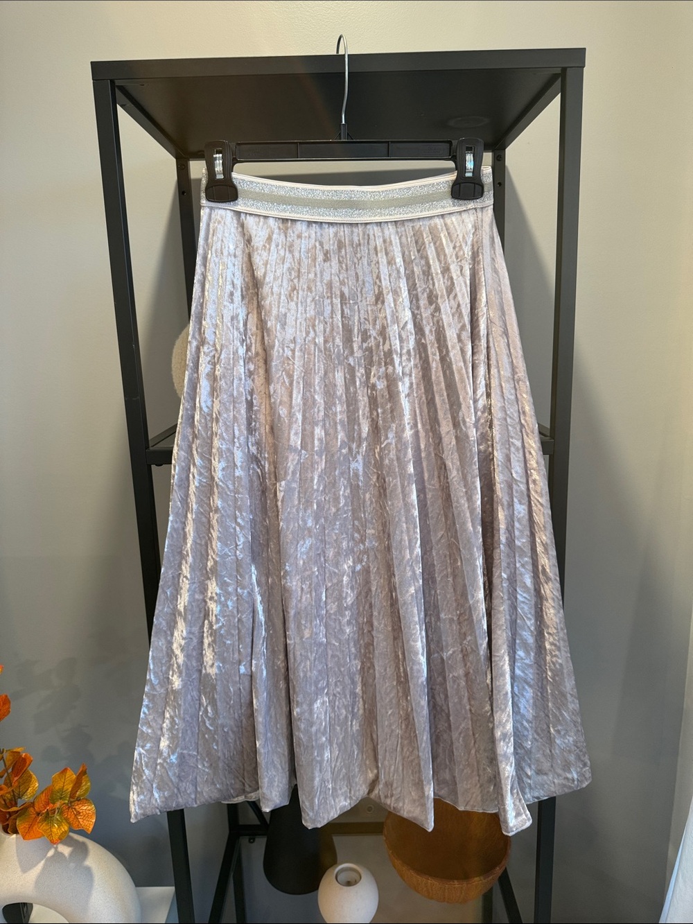174. Pleated Velvet Midi Skirt in Light Silver